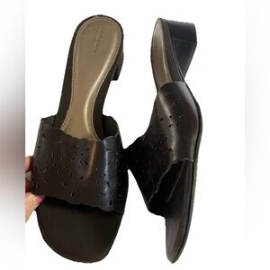 Croft & Barrow Black leather Women's Mules size 9